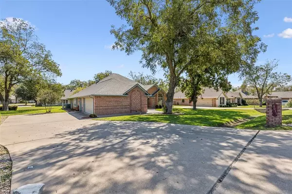 Granbury, TX 76049,9011 Pleasant Hill Drive