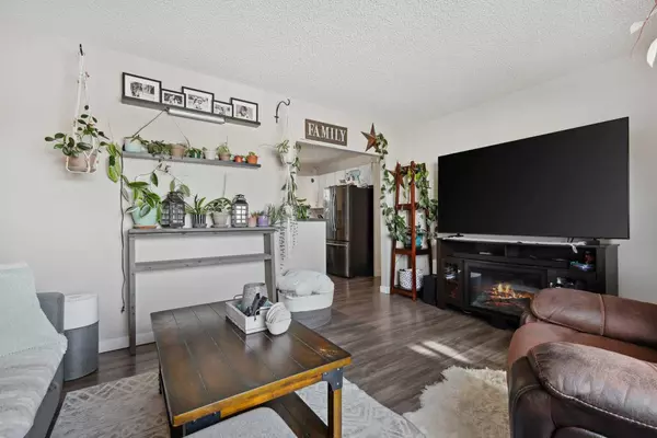 Calgary, AB T3B 1W2,8719 36 AVE Northwest