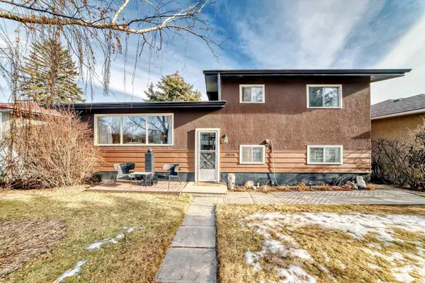 Calgary, AB T2B1H3,2028 43 ST SE