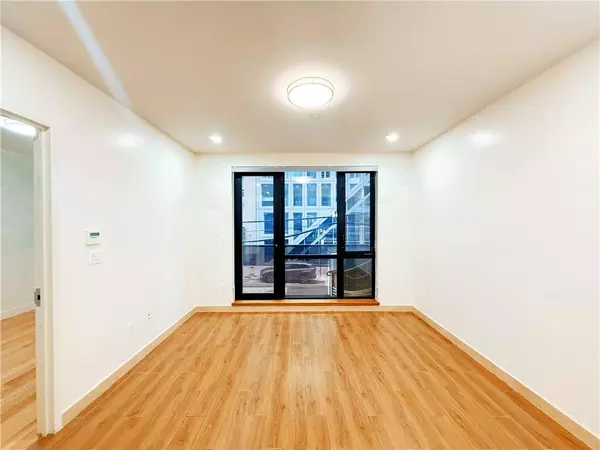 Long Island City, NY 11101,42-22 Crescent ST #2C