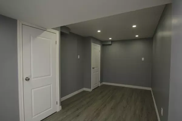 Bradford West Gwillimbury, ON L3Z 4P1,89 Montrose BLVD #Basement