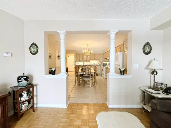 Vaughan, ON L4K 5N7,2500 Rutherford RD #211