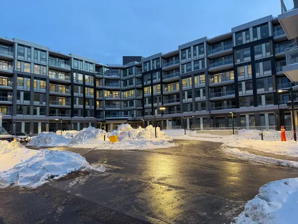 Oakville, ON L6M 5N2,2501 Saw Whet BLVD #251