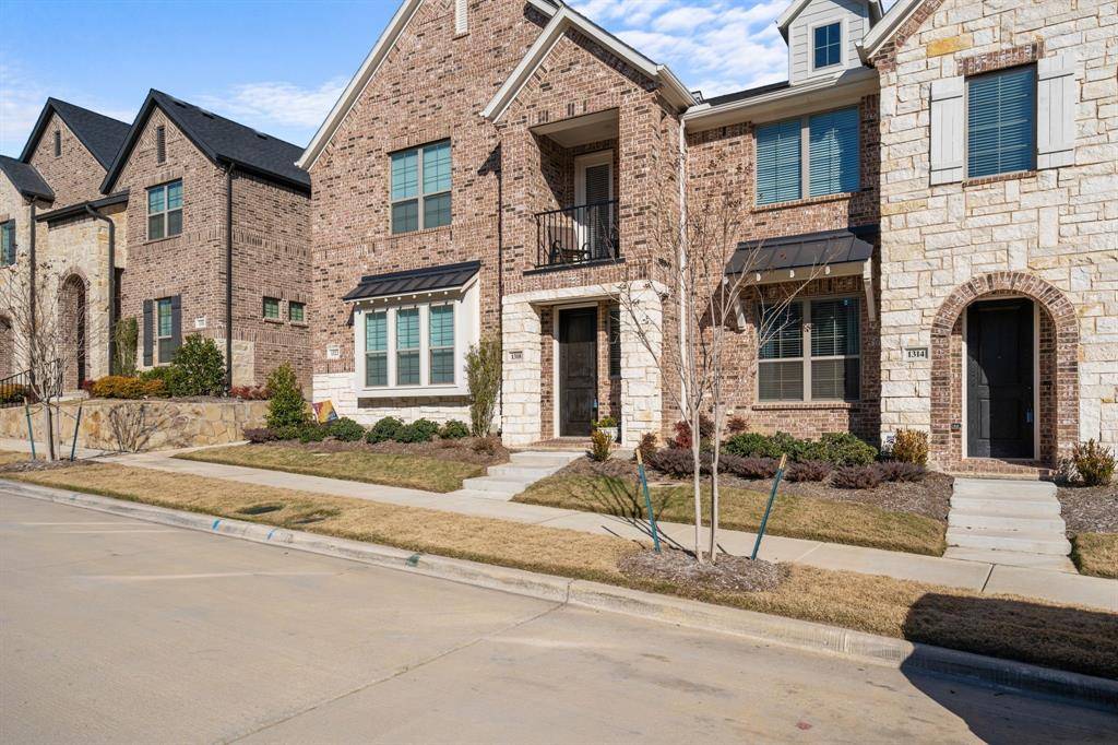 1318 Casselberry Drive, Flower Mound, TX 75028