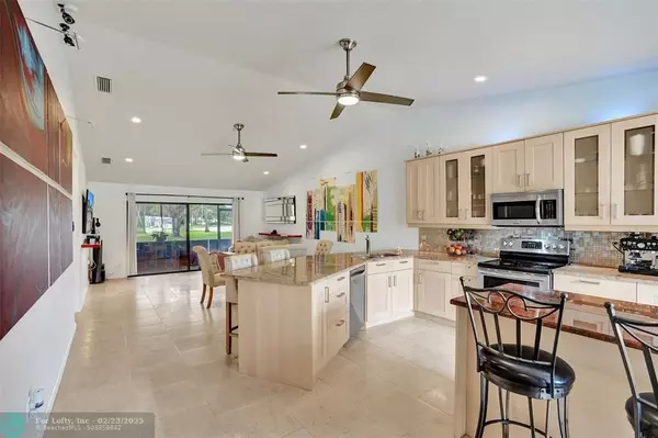 Boynton Beach, FL 33426,2 Fawlkland Cir