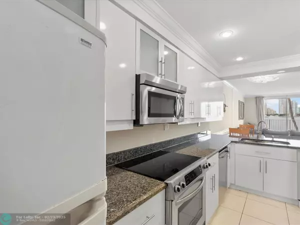 Sunny Isles Beach, FL 33160,18260 N Bay Rd #304
