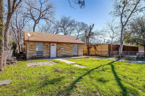 River Oaks, TX 76114,1108 Yale Street