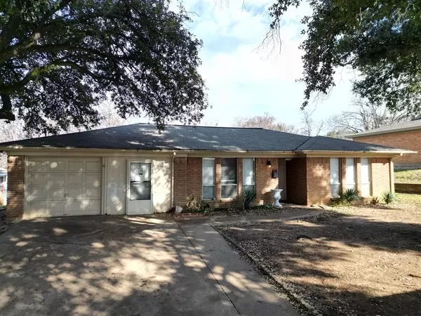 324 Sheffield Drive, Fort Worth, TX 76134