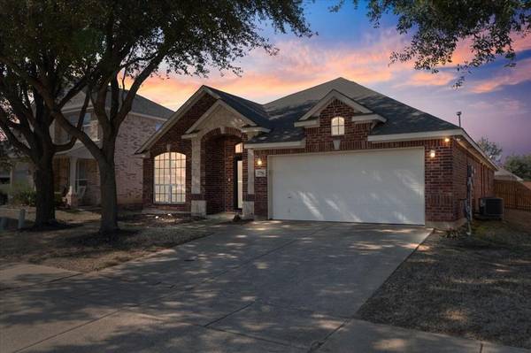 2756 Sweetbriar Lane, Grand Prairie, TX 75052