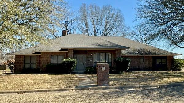 2309 Deanna Drive, Mount Pleasant, TX 75455