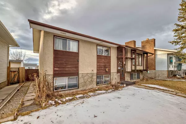 Calgary, AB T1Y 2K5,255 Rundleridge DR Northeast