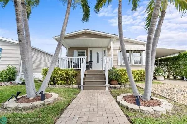 241 NW 52nd St, Deerfield Beach, FL 33064