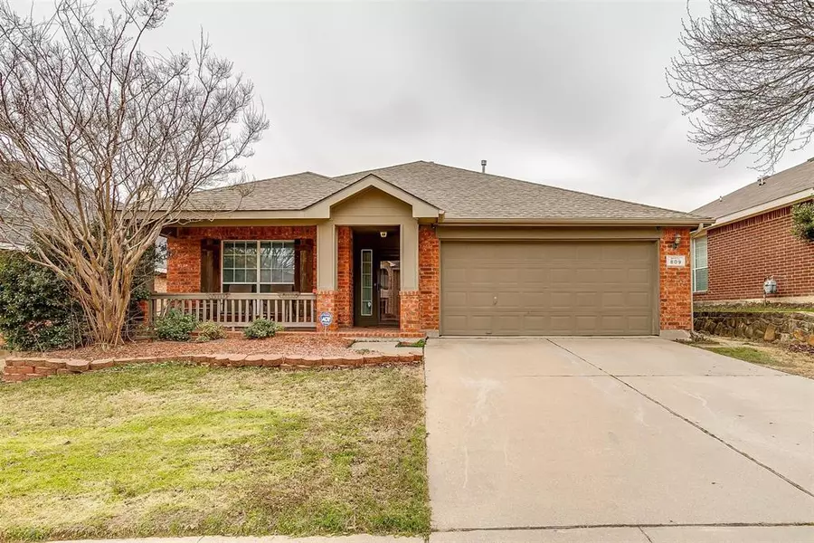 809 Fox Hunt Trail, Fort Worth, TX 76179