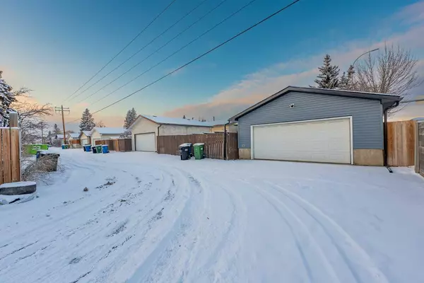 Calgary, AB T1Y3A4,5223 Rundlehorn DR NE