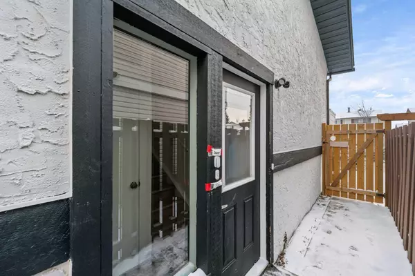 Calgary, AB T2W 3J5,3701 Cedarille DR SW