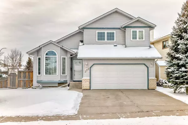 372 Hawkstone Close Northwest, Calgary, AB T3G 3P1