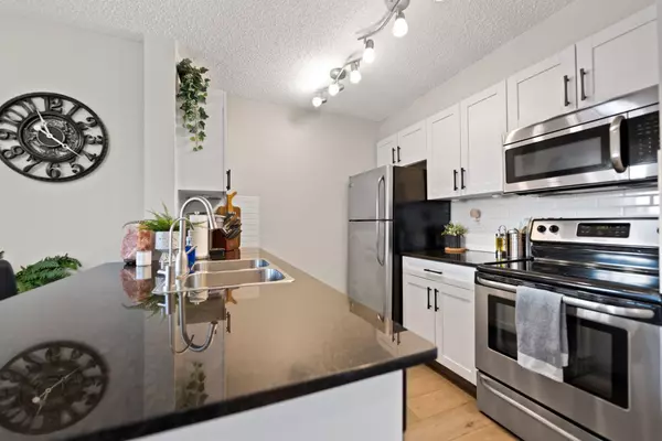 Calgary, AB T2X2B9,81 Legacy BLVD Southeast #1236