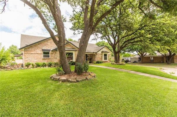 415 Ramblewood Circle, Desoto, TX 75115