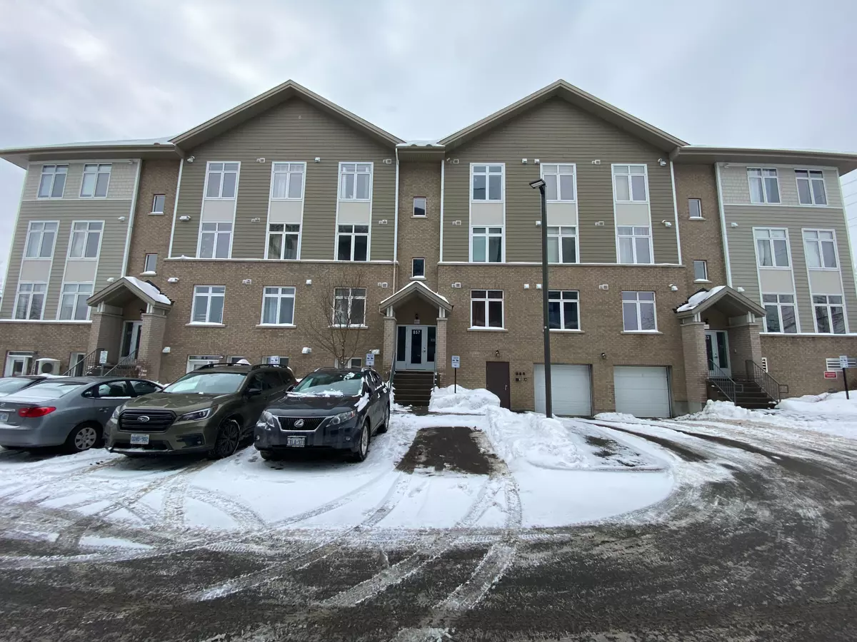 Elmvale Acres And Area, ON K1G 4E4,857 BLACKCOMB PVT N/A #C