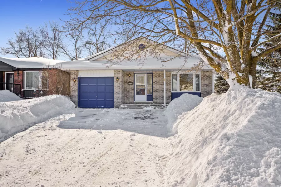 1 Brenda CT, Kawartha Lakes, ON K9V 5W2