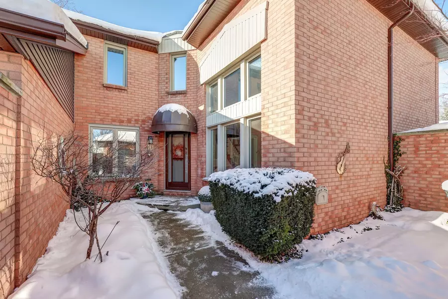 55 Fiddlers Green RD #30, London, ON N6H 4T8