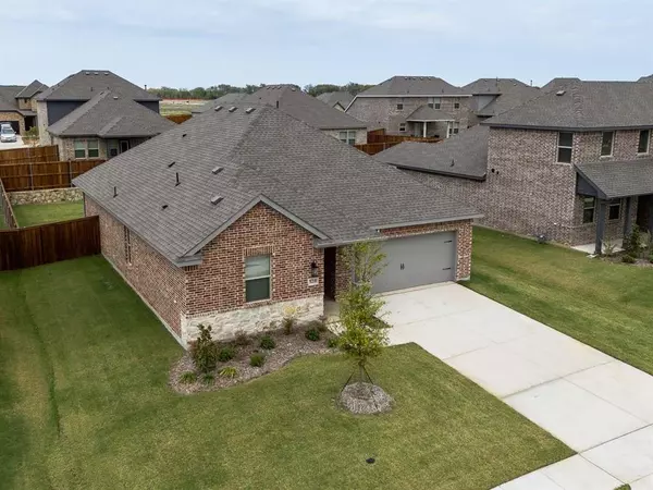 528 Brook View Drive, Van Alstyne, TX 75495