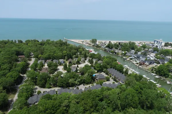 Lambton Shores, ON N0M 1T0,55 LAKE RD #25