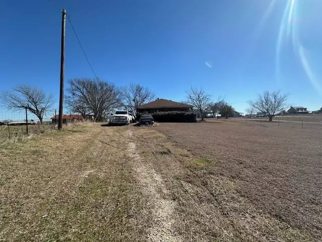 282 Walker Creek Road, Ennis, TX 75119