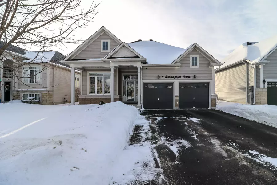 9 Broadpoint ST, Wasaga Beach, ON L9Z 3B8