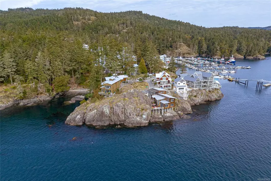 817 Sunset Pt, Sooke, BC V9Z 1N6