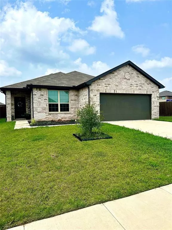 916 Billups Drive, Van Alstyne, TX 75495