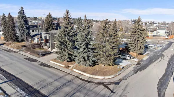 Calgary, AB T2T 2J9,1530 38 AVE SW