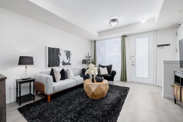 Aurora, ON L4G 3G5,400 Alex Gardner CIR #73