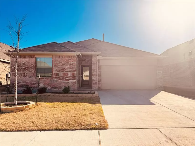 2529 Starwater Drive, Fort Worth, TX 76179