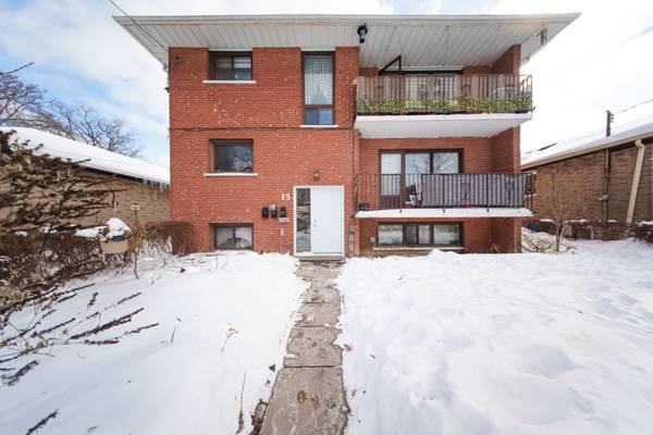 15 Muskoka AVE, Toronto W06, ON M8W 1H4