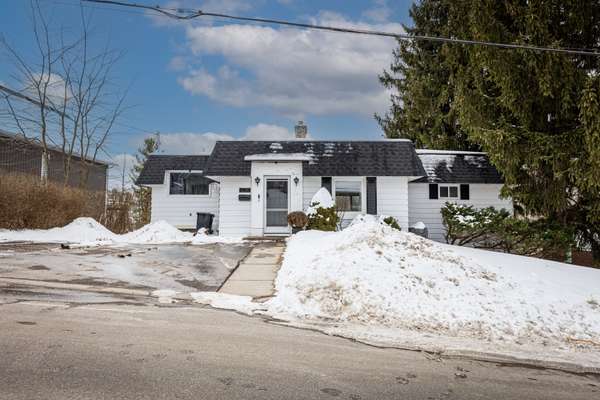 8 Woodland RD, Central Elgin, ON N5P 1P2