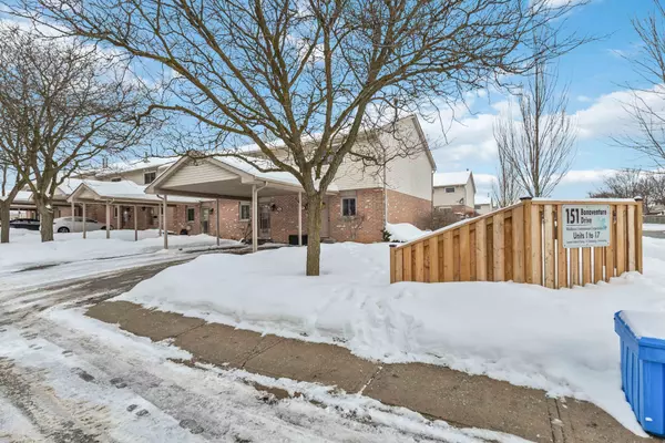 London, ON N5V 4M1,151 BONAVENTURE DR #17