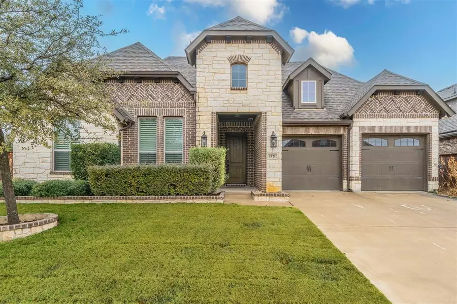 2821 Twin Ridge Drive, Arlington, TX 76001