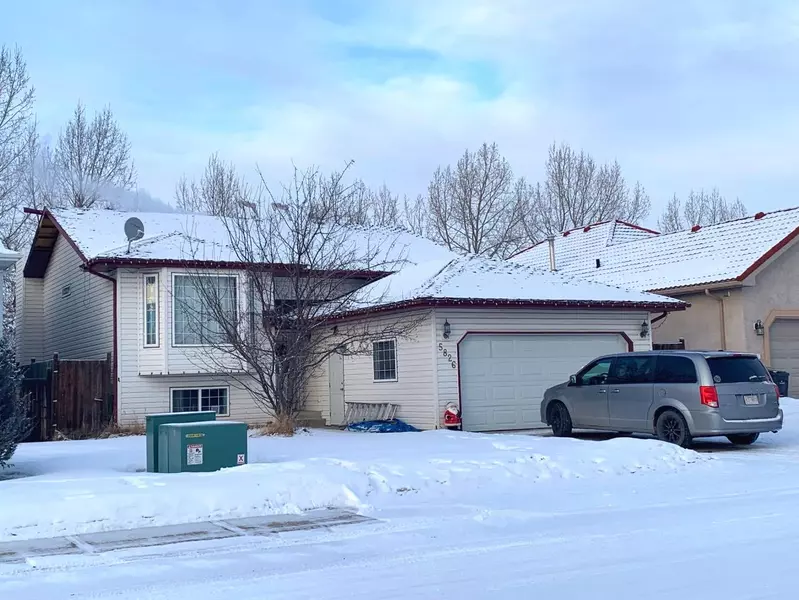 5826 66 AVE, Rocky Mountain House, AB T4T 1T3