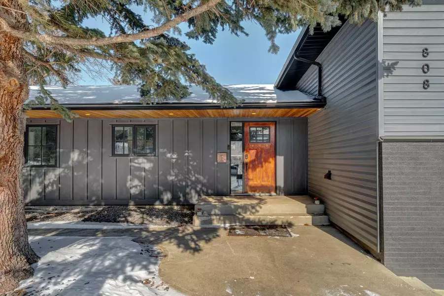 808 48 AVE Southwest, Calgary, AB T2S 1E8