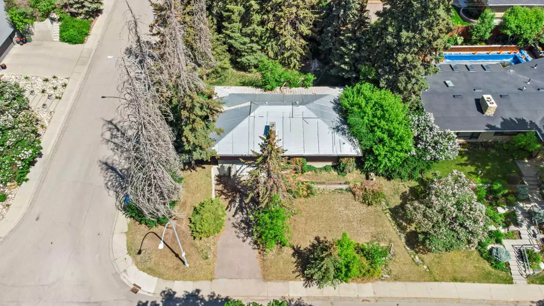 1616 11 AVE Northwest, Calgary, AB T2N 1G9