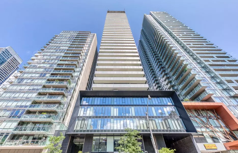 28 Wellesley ST E #208, Toronto C08, ON M4Y 0C4