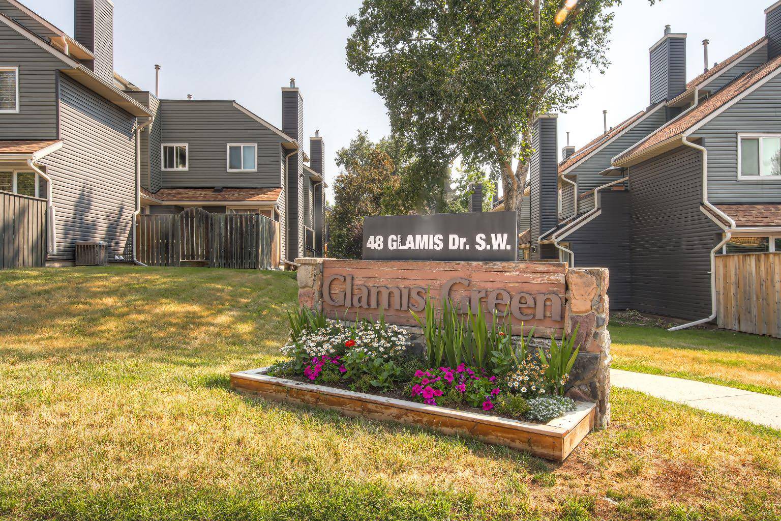 77 Glamis GN SW #174, Calgary, AB T3E 6T9