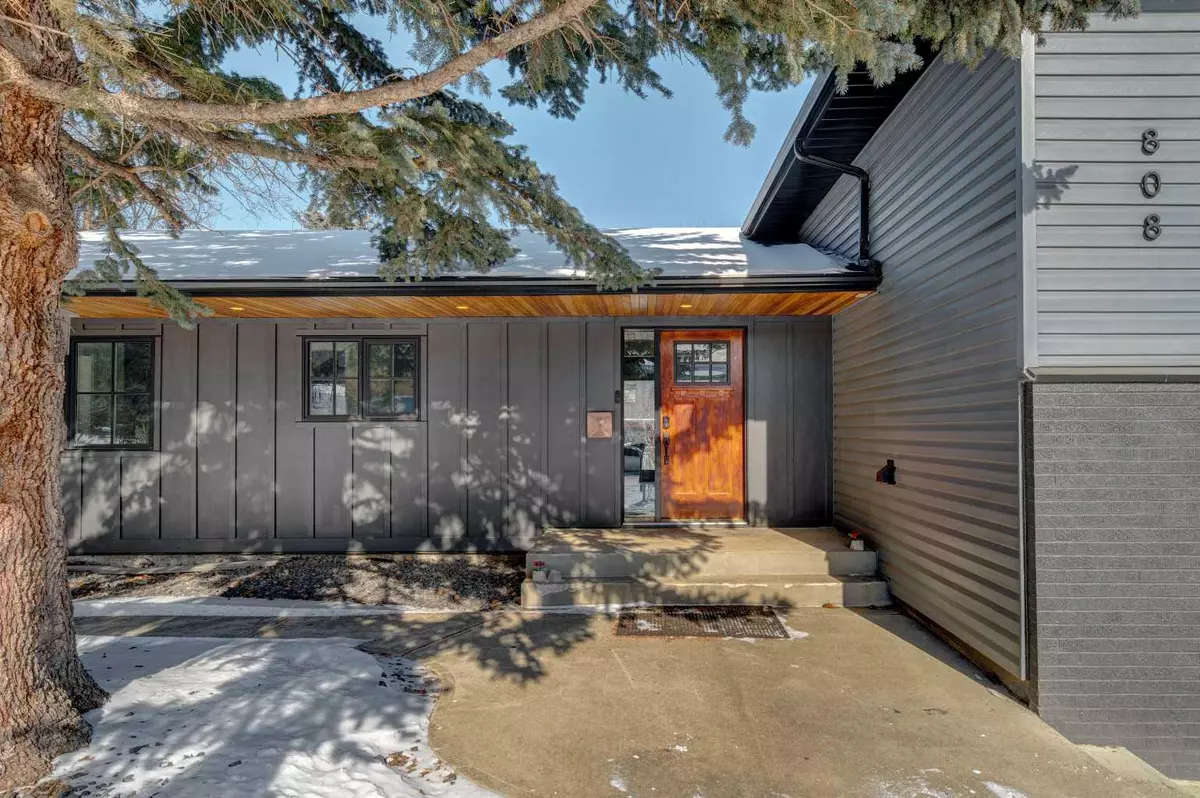 Calgary, AB T2S 1E8,808 48 AVE SW