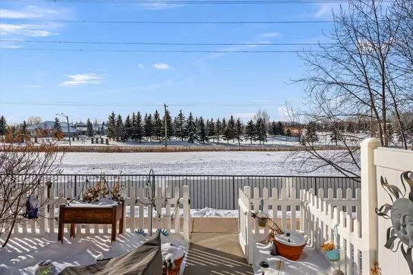 95 Toscana GDNS Northwest, Calgary, AB T3L 3C2