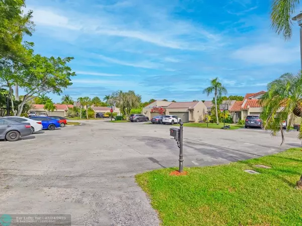 Weston, FL 33326,16861 PATIO VILLAGE CT  #16861