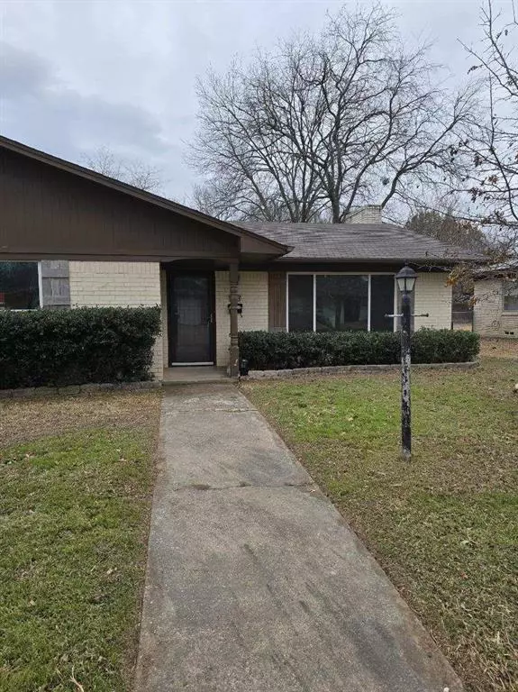 1714 Laurel Road, Gainesville, TX 76240