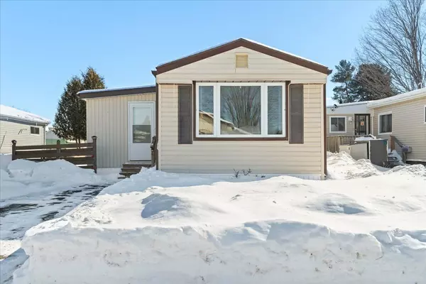 17 Finch LN, Quinte West, ON K8N 4Z3