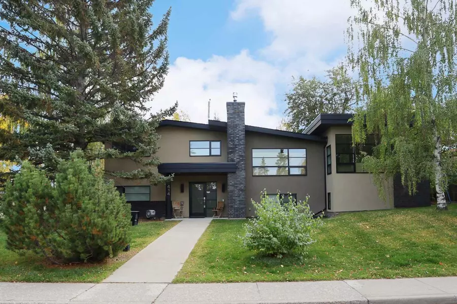 414 Wildwood DR Southwest, Calgary, AB T3C 3E7