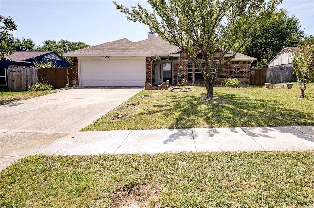 1422 Caplin Drive, Arlington, TX 76018